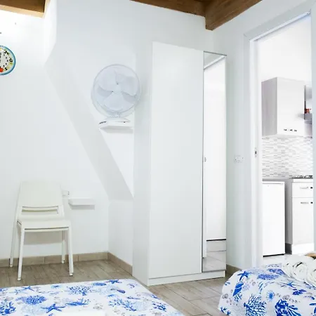 Meg Sicily House * كاستيلاّماري ديل غو